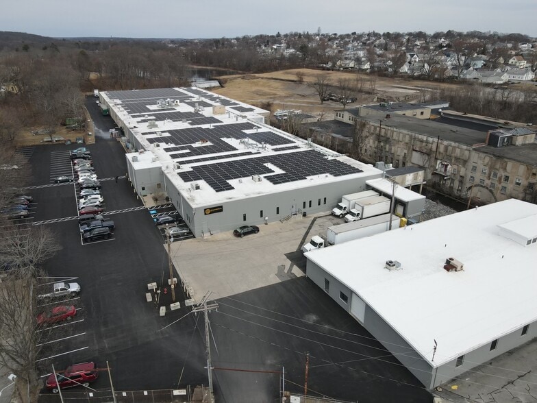 1425 Cranston St, Cranston, RI for lease - Building Photo - Image 2 of 7