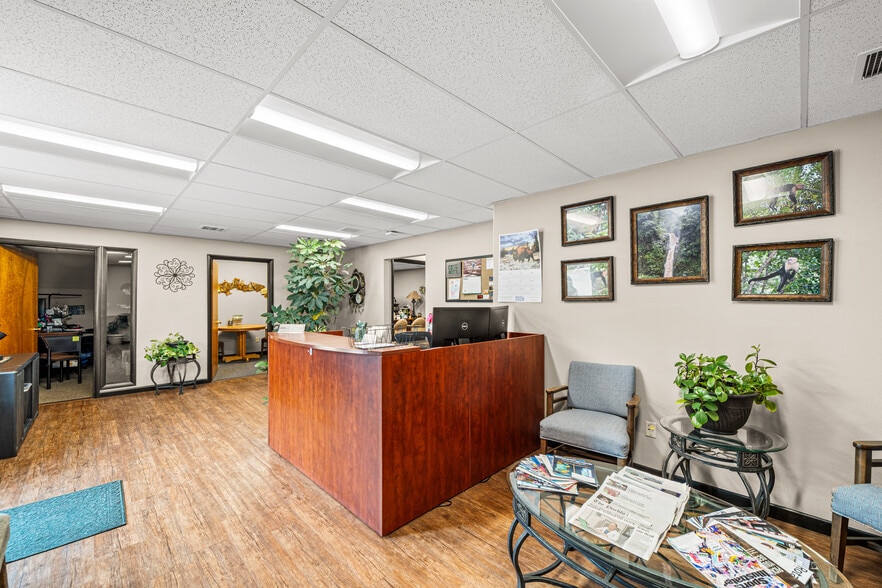 2410 Grand Ave, Pueblo, CO for sale - Lobby - Image 3 of 22