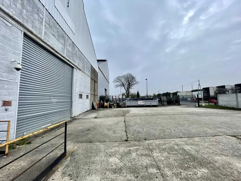 Industriel dans Rouen à louer - Photo du bâtiment - Image 3 de 20