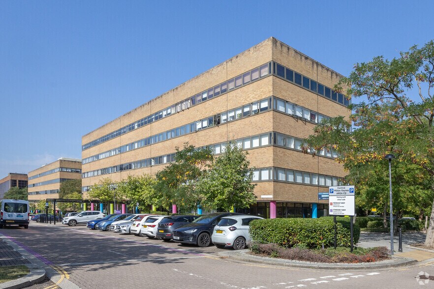 403-445 Midsummer Blvd, Milton Keynes à louer - Photo du bâtiment - Image 3 de 3