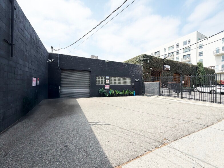 6610 Lexington Ave, Los Angeles, CA for lease - Building Photo - Image 2 of 14