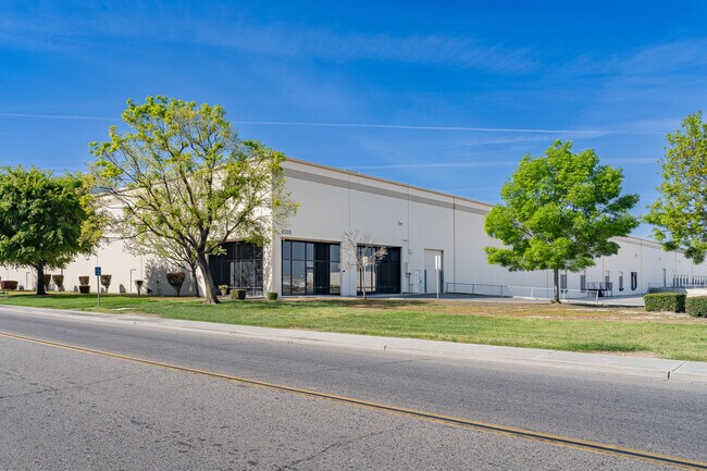 More details for 8505 W Doe Ave, Visalia, CA - Industrial for Lease