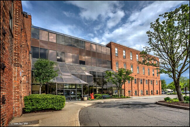 Plus de détails pour 8 John Walsh Blvd, Peekskill, NY - Plusieurs types d'espaces à louer