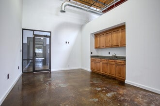 5256 Peachtree Rd, Atlanta, GA for lease Building Photo- Image 2 of 3