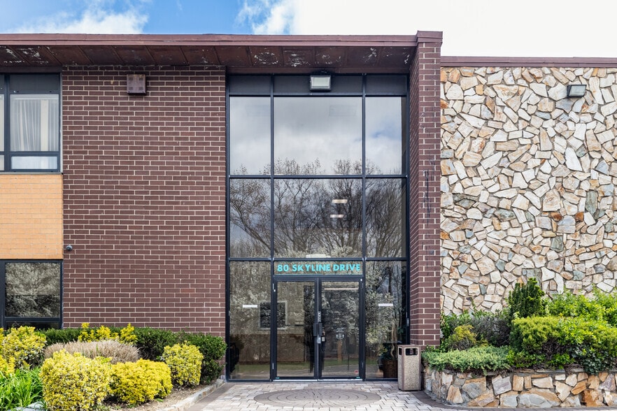 80 Skyline Dr, Plainview, NY for lease - Building Photo - Image 3 of 11