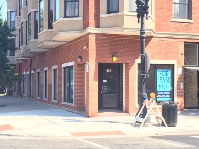 2401-2409 S Oakley Ave, Chicago, IL à louer - Photo du bâtiment - Image 3 de 18