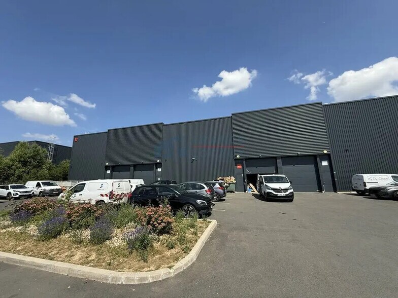 Flex in Noisy-le-Sec for lease - Building Photo - Image 1 of 12