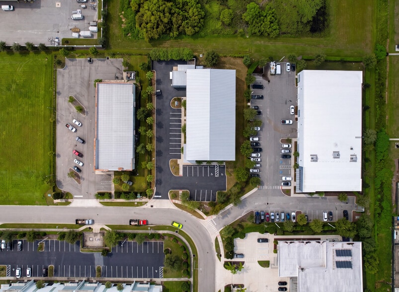 660 Garden Commerce Pky, Winter Garden, FL for sale - Building Photo - Image 2 of 20