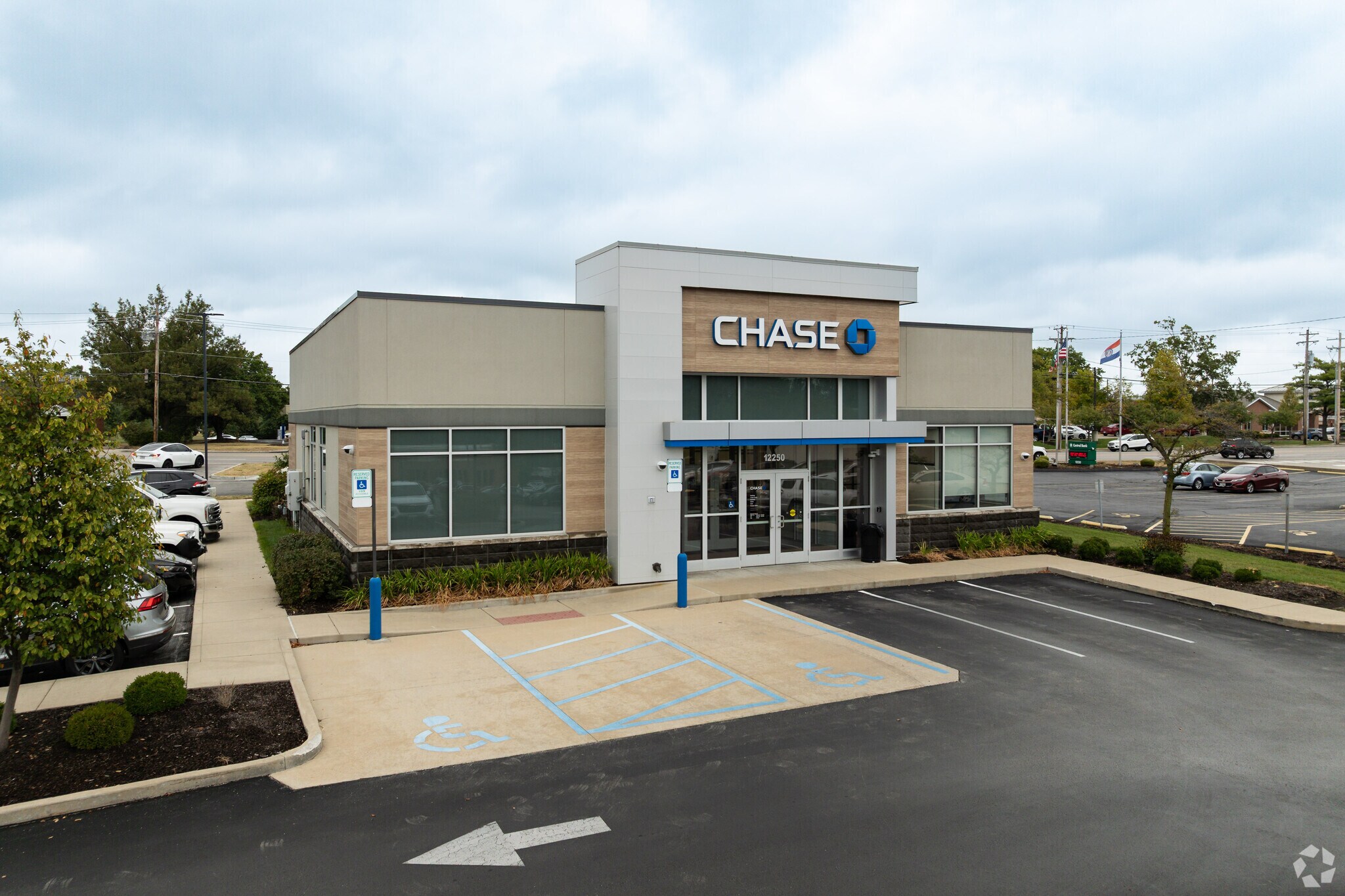 1131-1193 Colonnade Ctr, Des Peres, MO for lease Primary Photo- Image 1 of 2