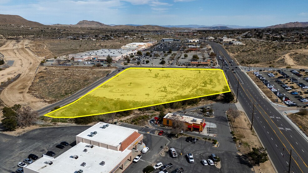 57794 29 Palms hwy, Yucca Valley, CA à vendre - Aérien - Image 3 de 8