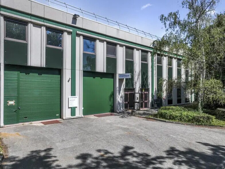 Flex dans Limonest à louer - Photo du bâtiment - Image 2 de 35