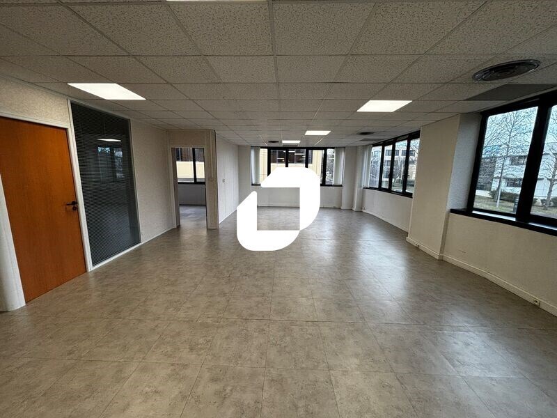 Office in SAINT-DIDIER-AU-MONT-D'OR for lease Building Photo- Image 1 of 13