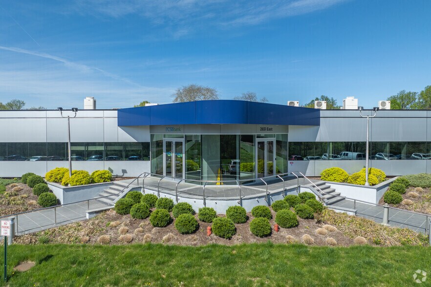 Northern Westchester Executive Park, Yorktown Heights, NY à louer - Photo du bâtiment - Image 3 de 7