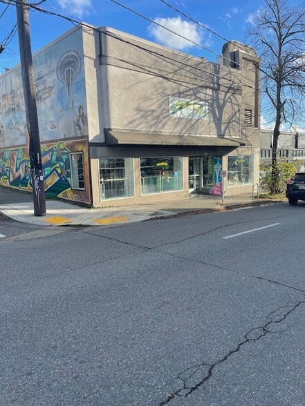 6516 NE Roosevelt Way, Seattle, WA for lease - Building Photo - Image 2 of 7
