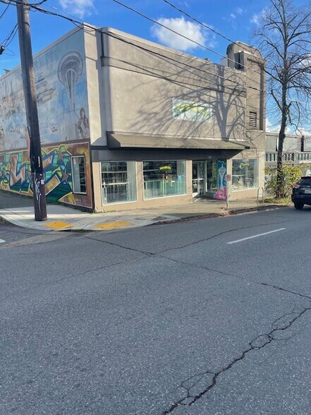 6516 NE Roosevelt Way, Seattle, WA à louer - Photo du bâtiment - Image 2 de 7