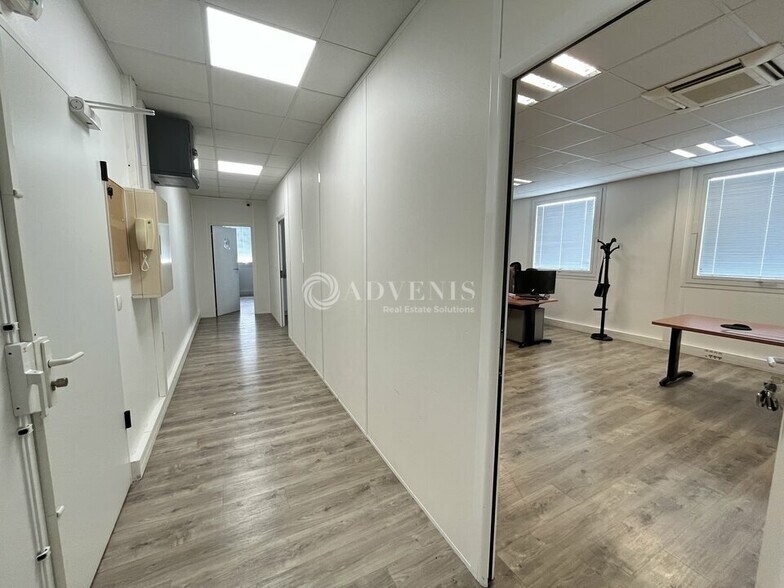 Office in Tremblay-en-France for lease - Interior Photo - Image 3 of 8