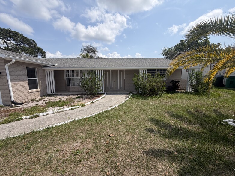 35 Harbor Woods Cir, Safety Harbor, FL à vendre - Photo du bâtiment - Image 3 de 39