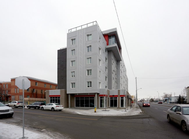 Plus de détails pour 9505 105th Ave NW, Edmonton, AB - Bureau à louer