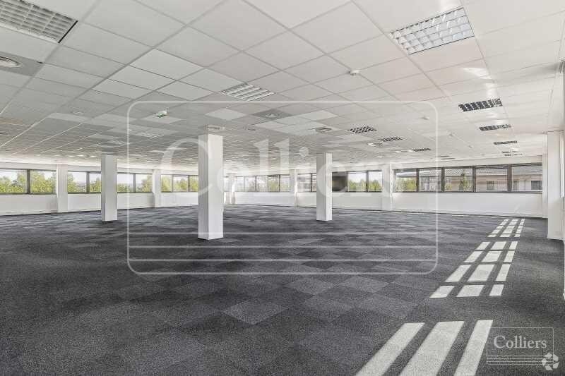 380 Avenue Archimède, Aix-en-Provence for lease Interior Photo- Image 1 of 2