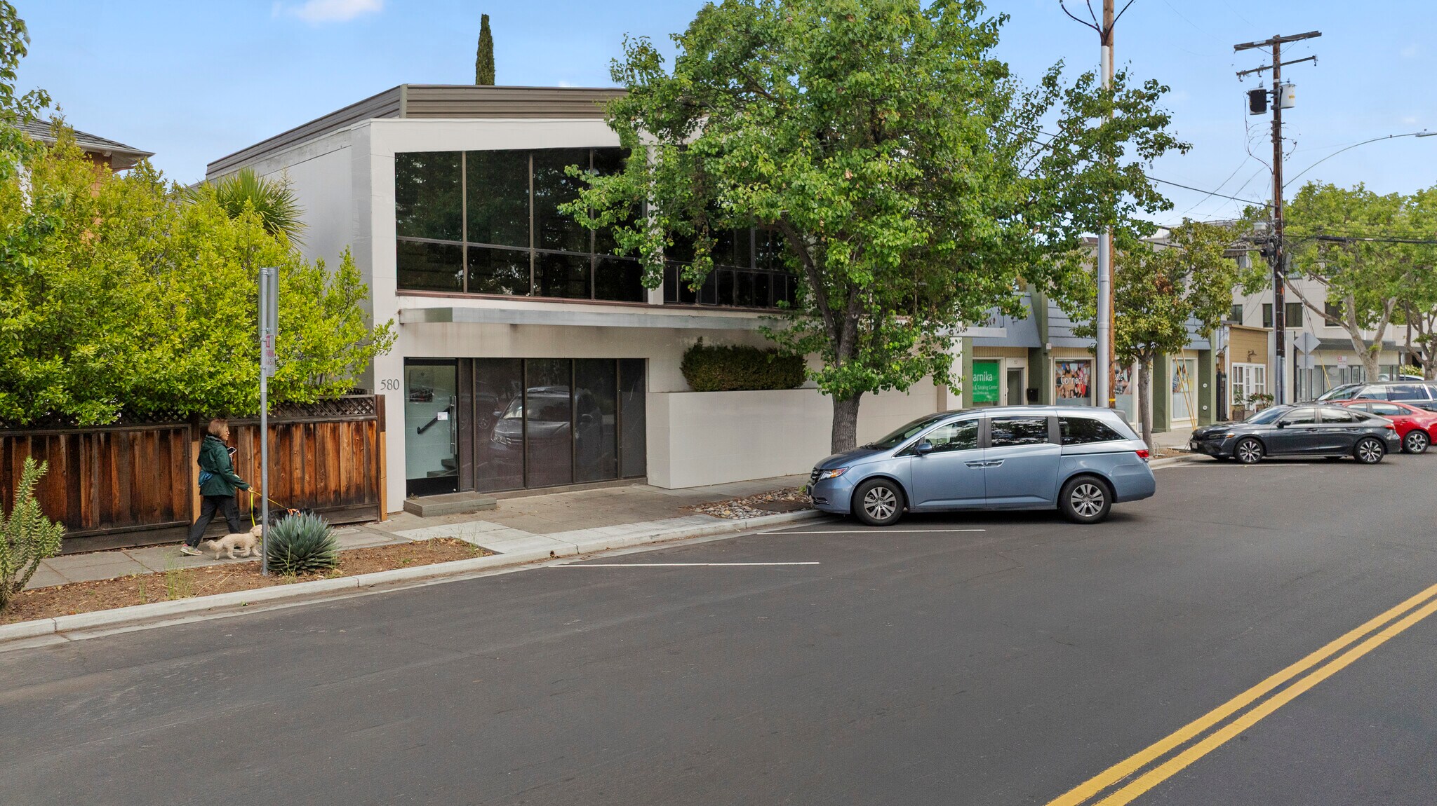 580 College Ave, Palo Alto, CA à louer Photo principale- Image 1 de 12
