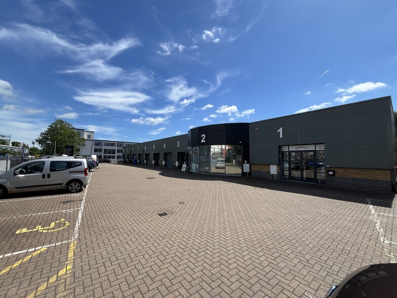 Swallowfields, Welwyn Garden City for lease - Building Photo - Image 2 of 9