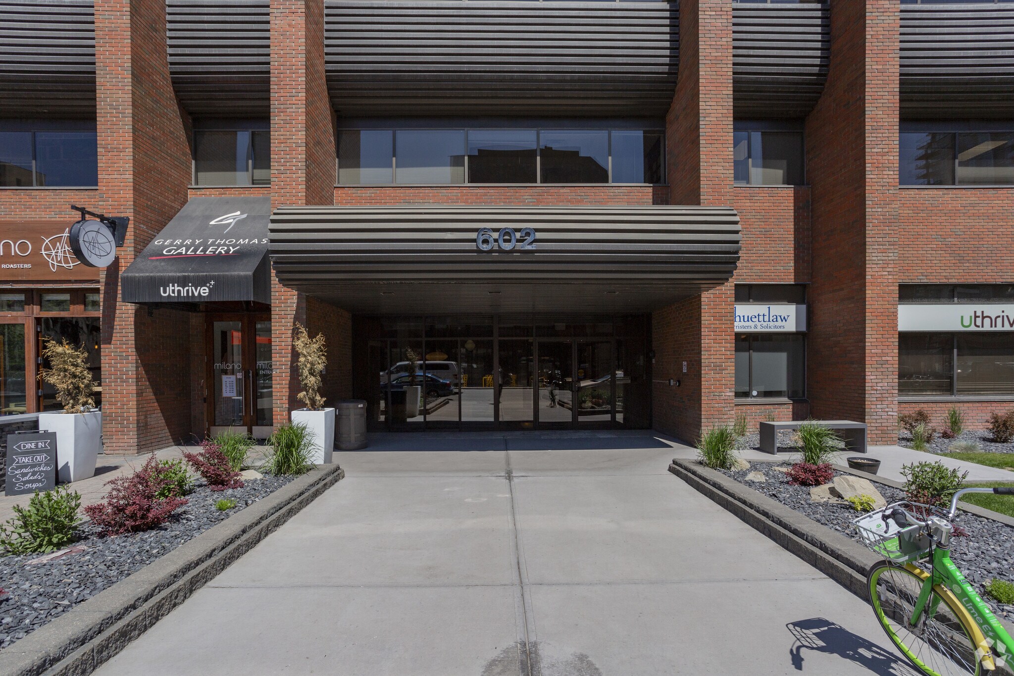 602 11th Ave SW, Calgary, AB à louer Photo du bâtiment- Image 1 de 5