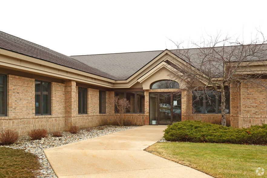 2111 University Park Dr, Okemos, MI for sale - Building Photo - Image 1 of 1