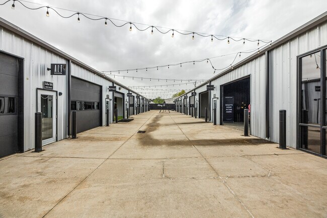 Plus de détails pour 4512-4532 E 51st St, Tulsa, OK - Bureau/Commerce de détail à louer