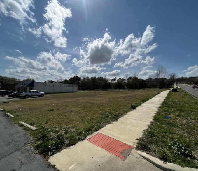 2134 Clearbrook Rd, Hoover, AL à vendre - Photo du bâtiment - Image 2 de 2