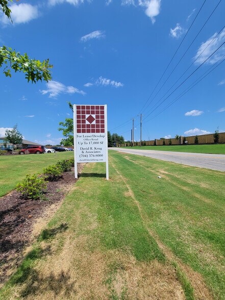 100 C Stone Village Rd, Greenville, SC for lease - Building Photo - Image 3 of 3