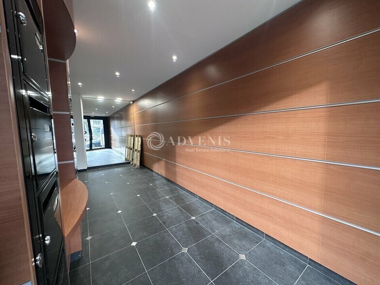 Office in Lille for lease - Lobby - Image 2 of 8