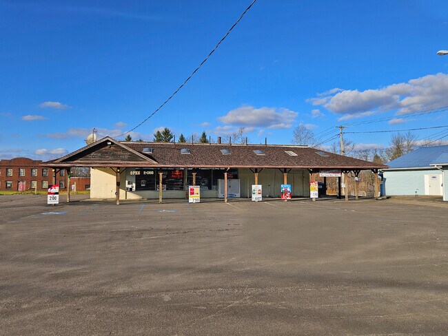 Plus de détails pour 110 Railroad St, Cambridge Springs, PA - Commerce de détail à vendre