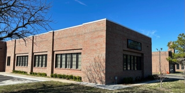 1820 W Lindsey St, Norman, OK for lease - Building Photo - Image 2 of 4