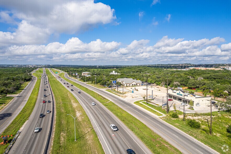7527 N Loop 1604 Hwy W, San Antonio, TX à vendre - Photo du bâtiment - Image 2 de 5