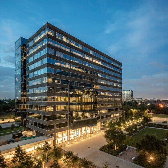 15375 Memorial Dr, Houston, TX for lease - Building Photo - Image 1 of 20