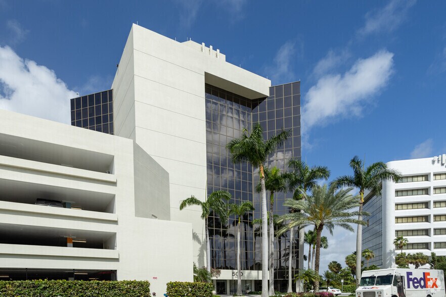 500 S Australian Ave, West Palm Beach, FL à louer - Photo du bâtiment - Image 3 de 9