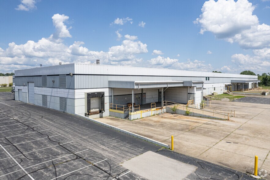 2100 Future Dr, Sellersburg, IN à vendre - Photo du bâtiment - Image 2 de 5