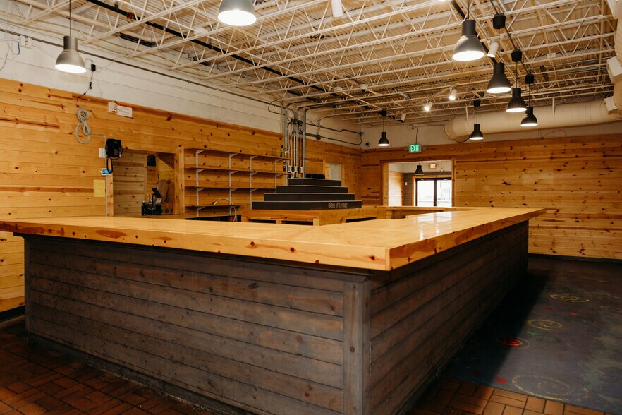 817 Interstate Dr, Manchester, TN à vendre - Hall d’entrée - Image 3 de 15