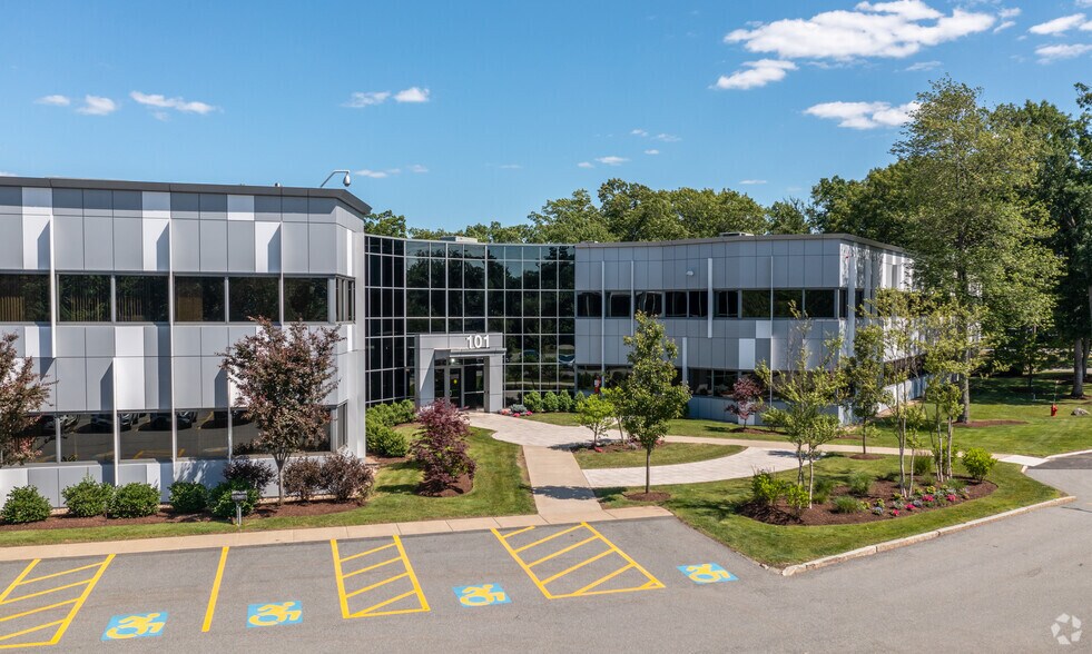 101 Edgewater Dr, Wakefield, MA à louer - Photo du bâtiment - Image 2 de 61