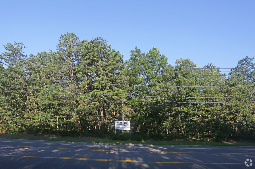 Horseblock Rd, Yaphank, NY à vendre - Photo principale - Image 1 de 1