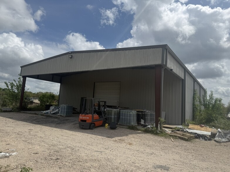 258 County 281 rd, Alvin, TX for lease - Primary Photo - Image 1 of 6