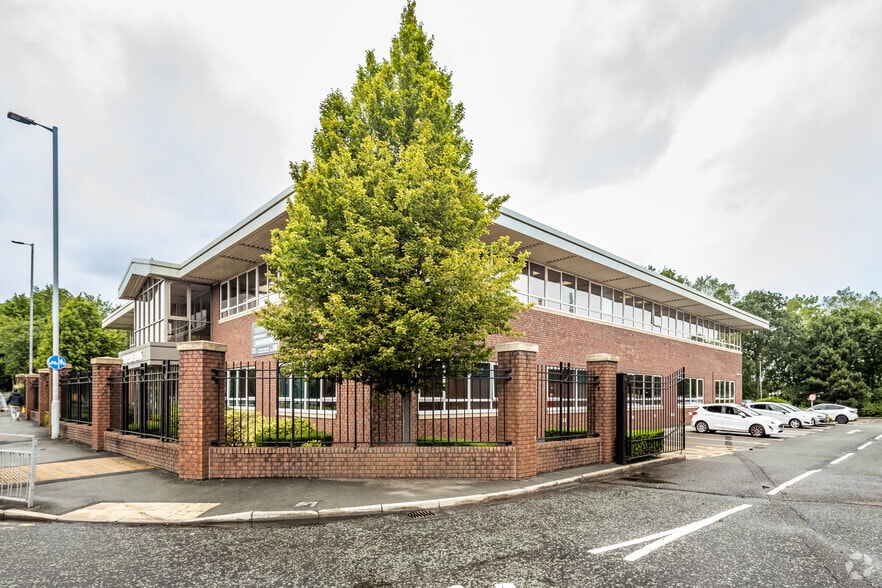 Altrincham Rd, Manchester for lease - Building Photo - Image 3 of 16