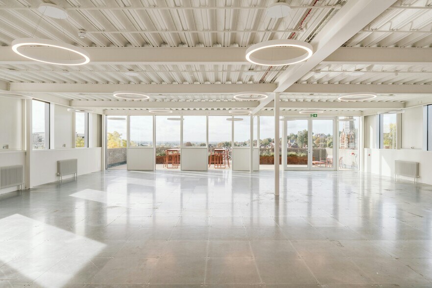 2A Mansel Rd, Londres à louer - Photo du bâtiment - Image 3 de 6