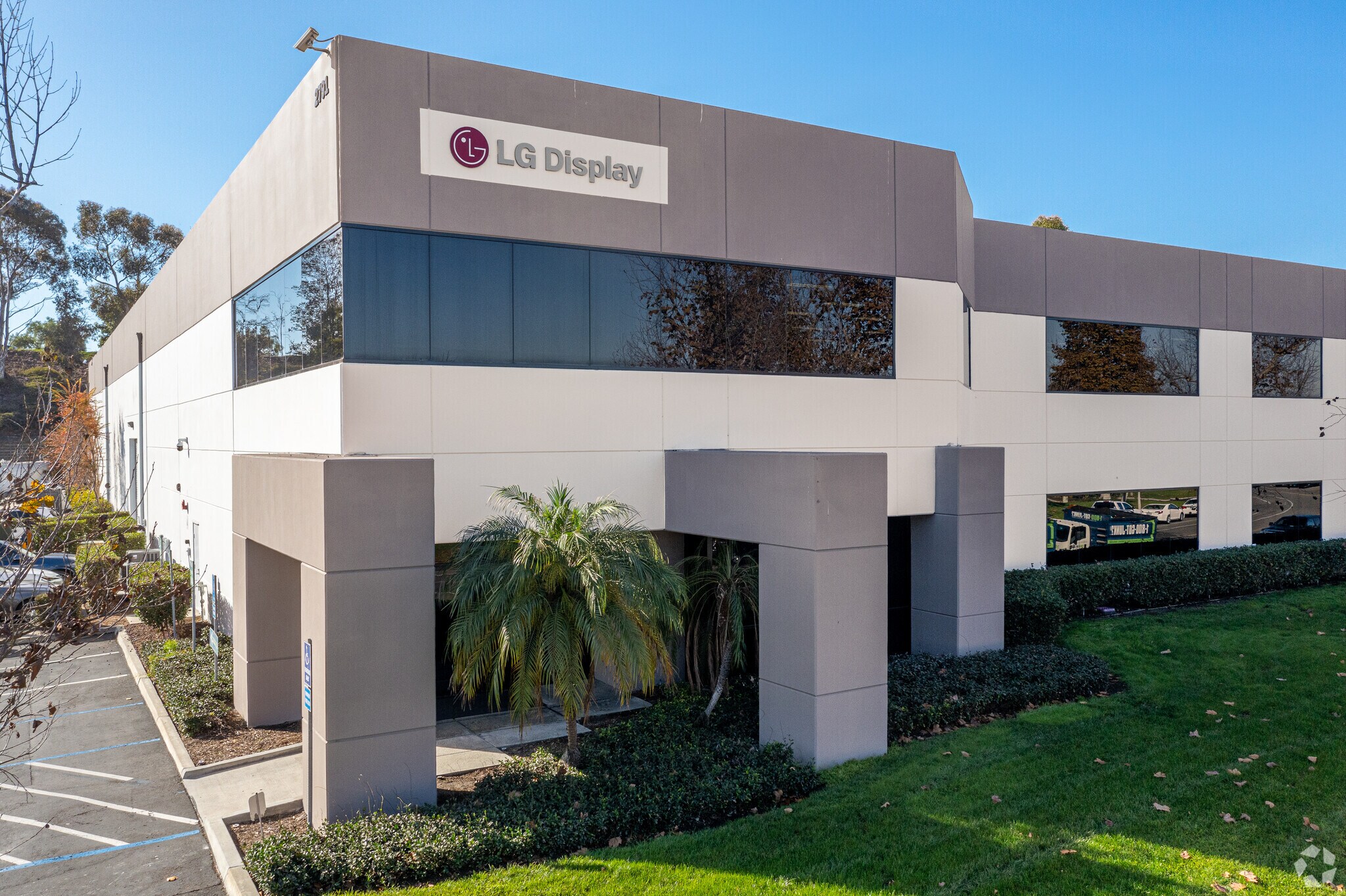 2791 Loker Ave W, Carlsbad, CA à louer Photo du bâtiment- Image 1 de 8