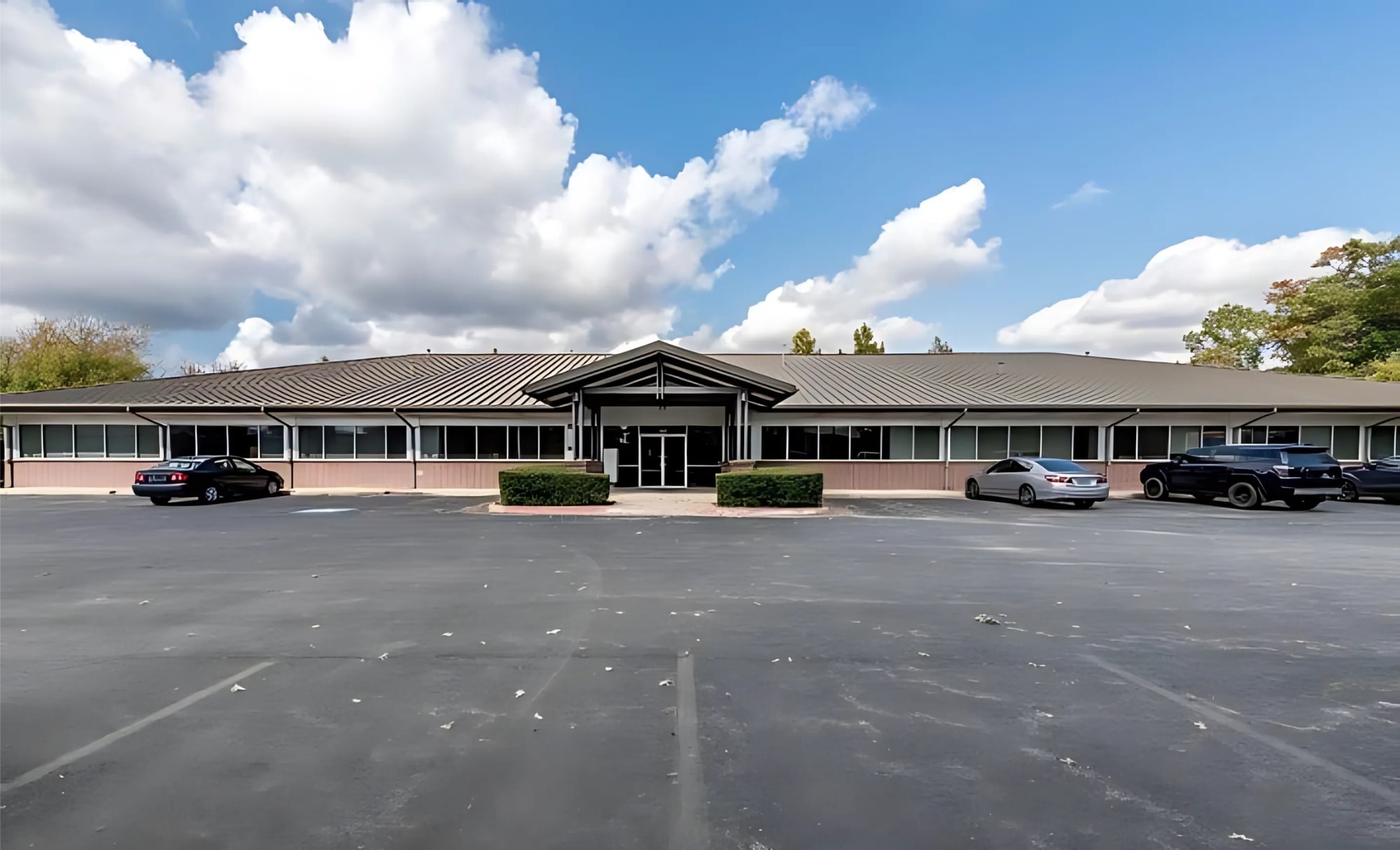 1005 Beau Terre Dr, Bentonville, AR for lease Interior Photo- Image 1 of 13