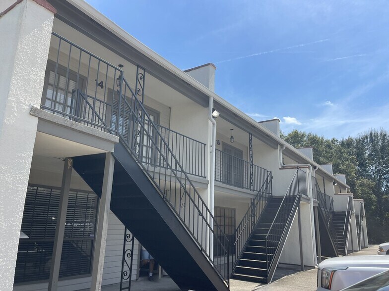 11832 Newcastle Ave, Baton Rouge, LA for lease - Building Photo - Image 1 of 21