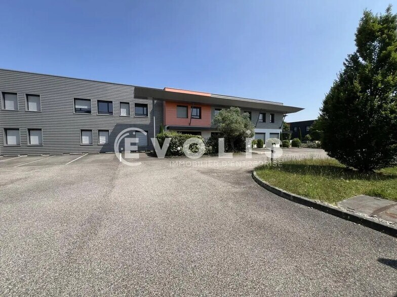 6 Rue De Lombardie, Saint-Priest à louer - Photo du bâtiment - Image 3 de 5