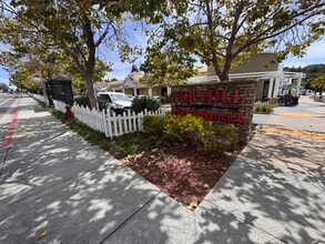 809 Bay Ave, Capitola, CA à louer Photo du bâtiment- Image 2 de 10