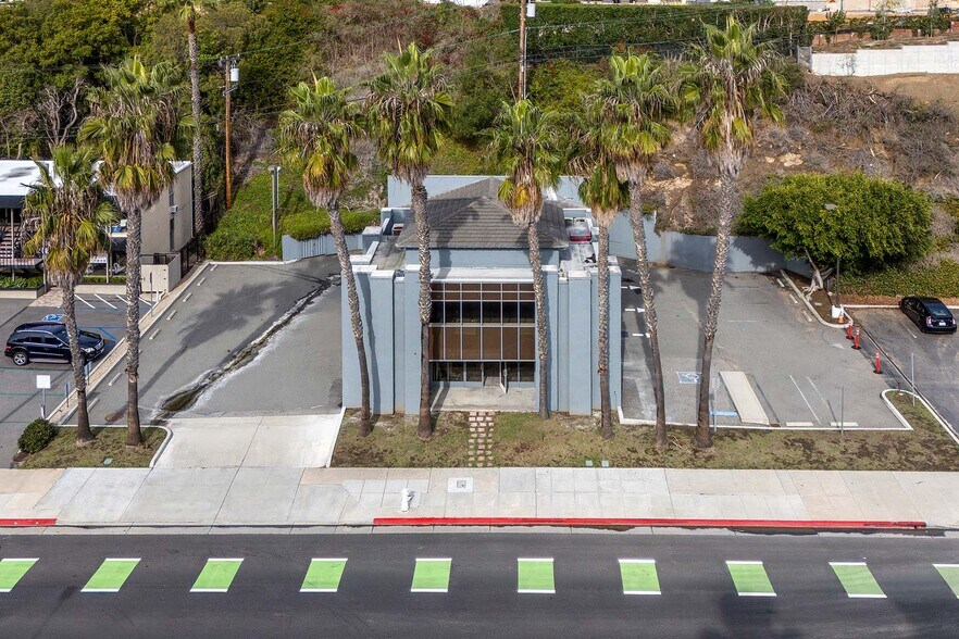 1520 W Coast Hwy, Newport Beach, CA à vendre - Photo du bâtiment - Image 3 de 11