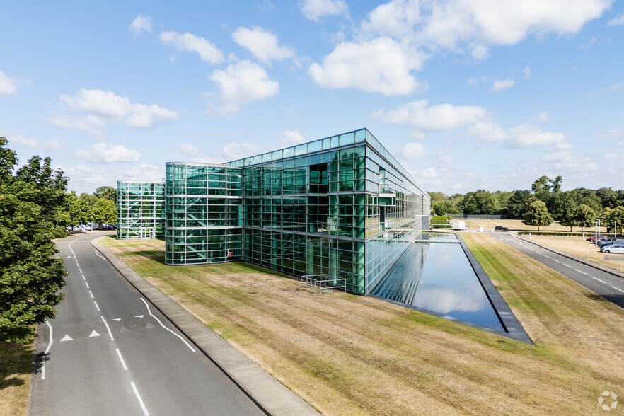 Riding Court Rd, Slough for lease - Building Photo - Image 2 of 54